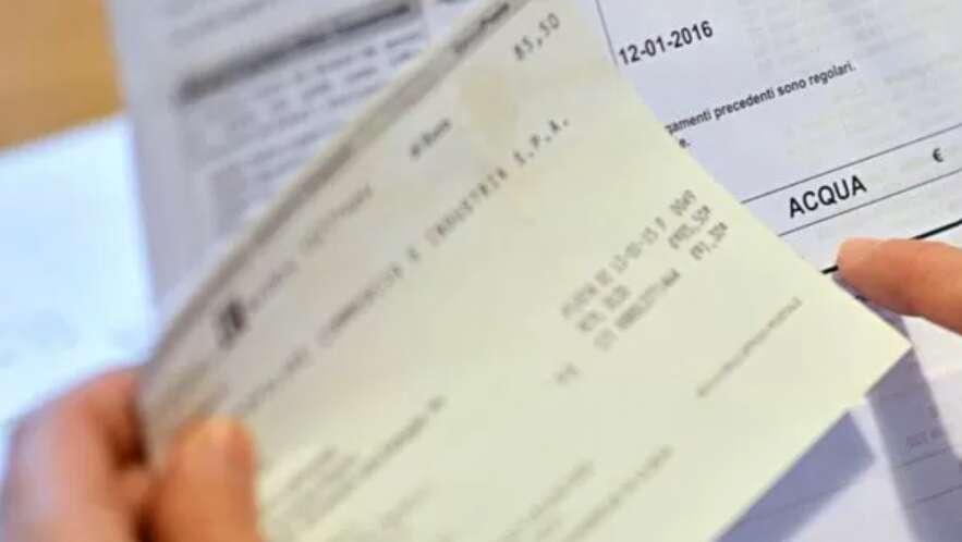 Bollette, ecco il bonus idrico integrativo per famiglie in difficoltà Bollette, ecco il bonus idrico integrativo per famiglie in difficoltà