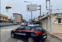 Evade dai domiciliari e tenta di estorcere denaro ad un commerciante: arrestato 35enne