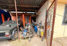 Armi e rifiuti nell’autocarrozzeria abusiva, sequestro della Polizia Locale a Ponticelli