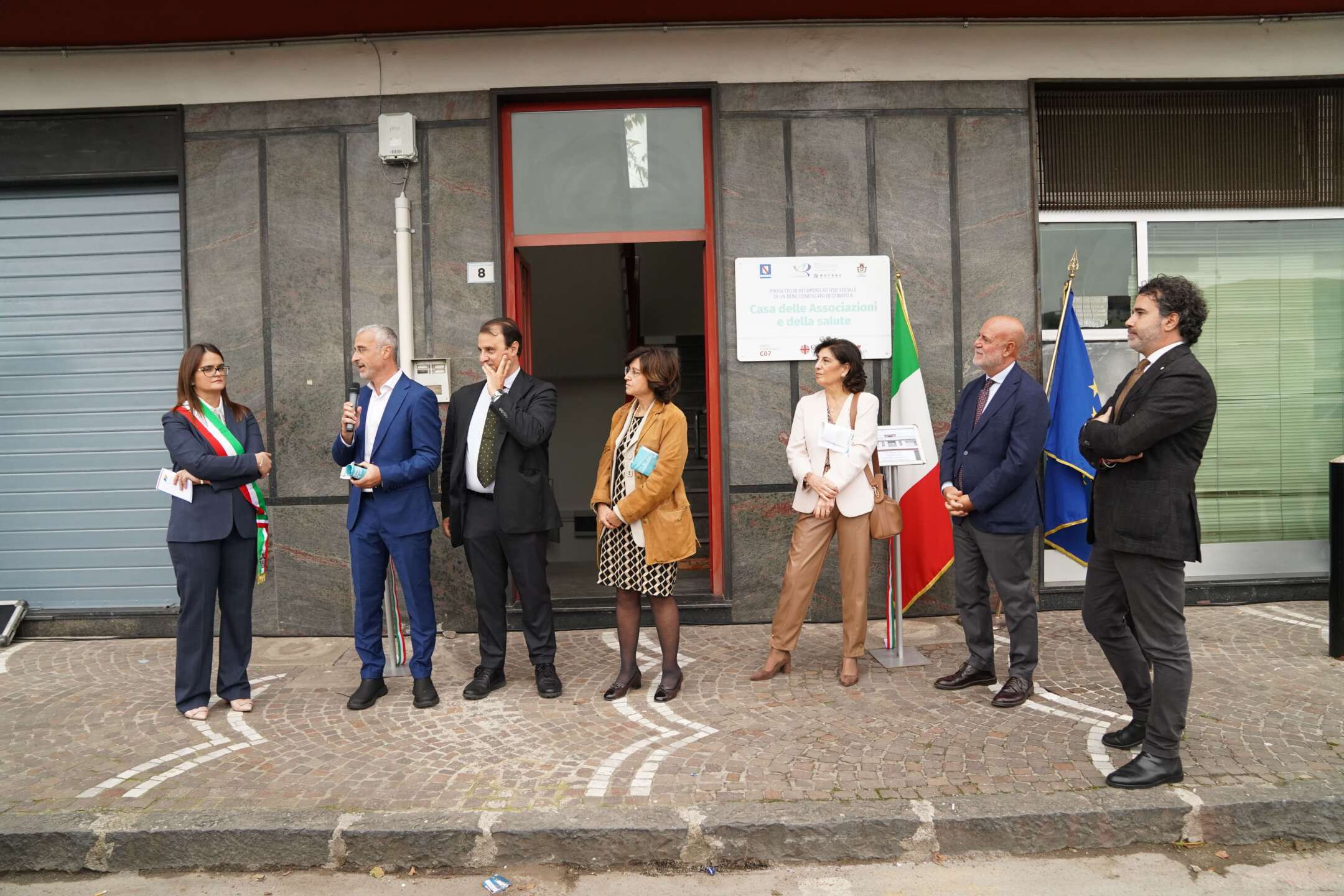 Un altro bene confiscato torna alla collettività: Inaugurata a Casapesenna la “Casa delle Associazioni e della Salute” Un altro bene confiscato torna alla collettività: Inaugurata a Casapesenna la “Casa delle Associazioni e della Salute”