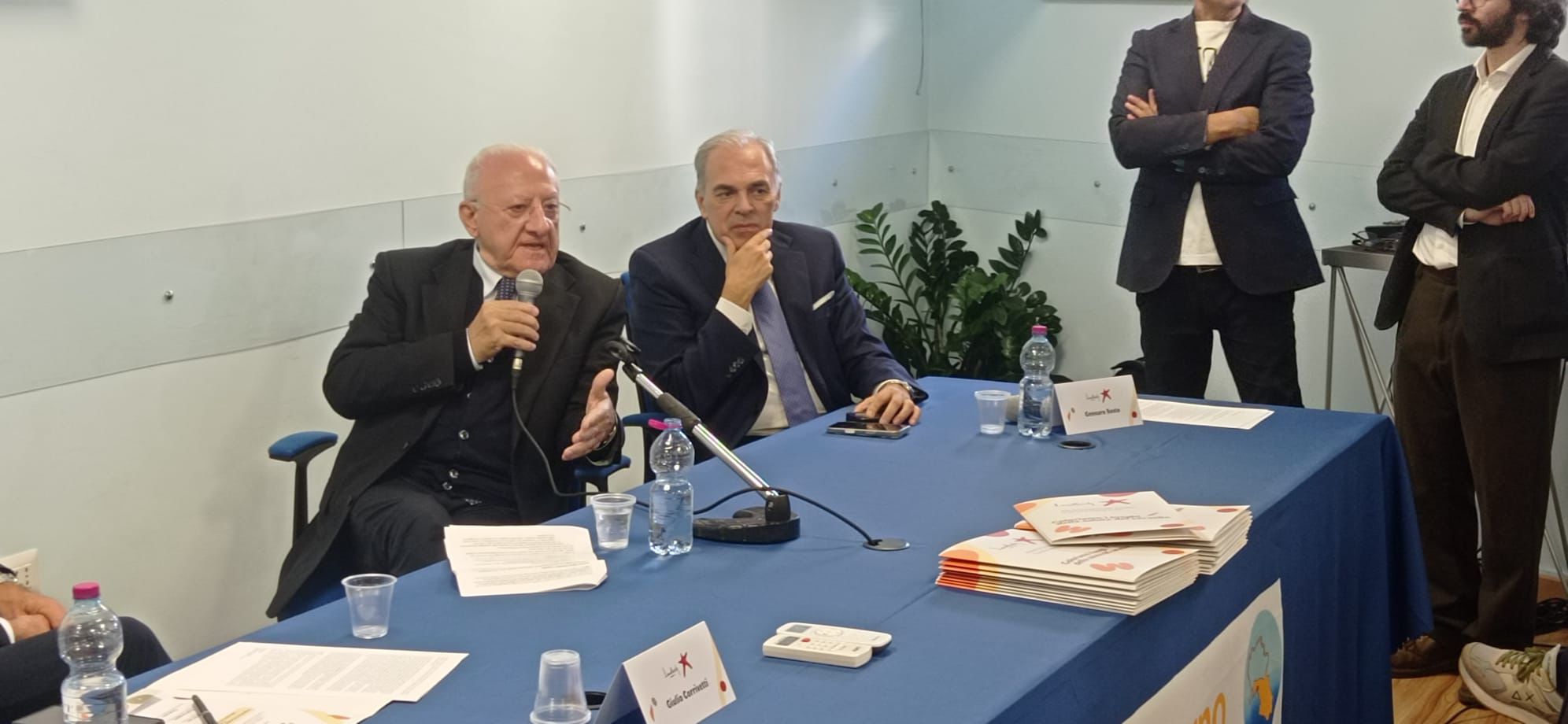 Salerno, nel pomeriggio sopralluogo di De Luca in piazza Bolognini Salerno, nel pomeriggio sopralluogo di De Luca in piazza Bolognini