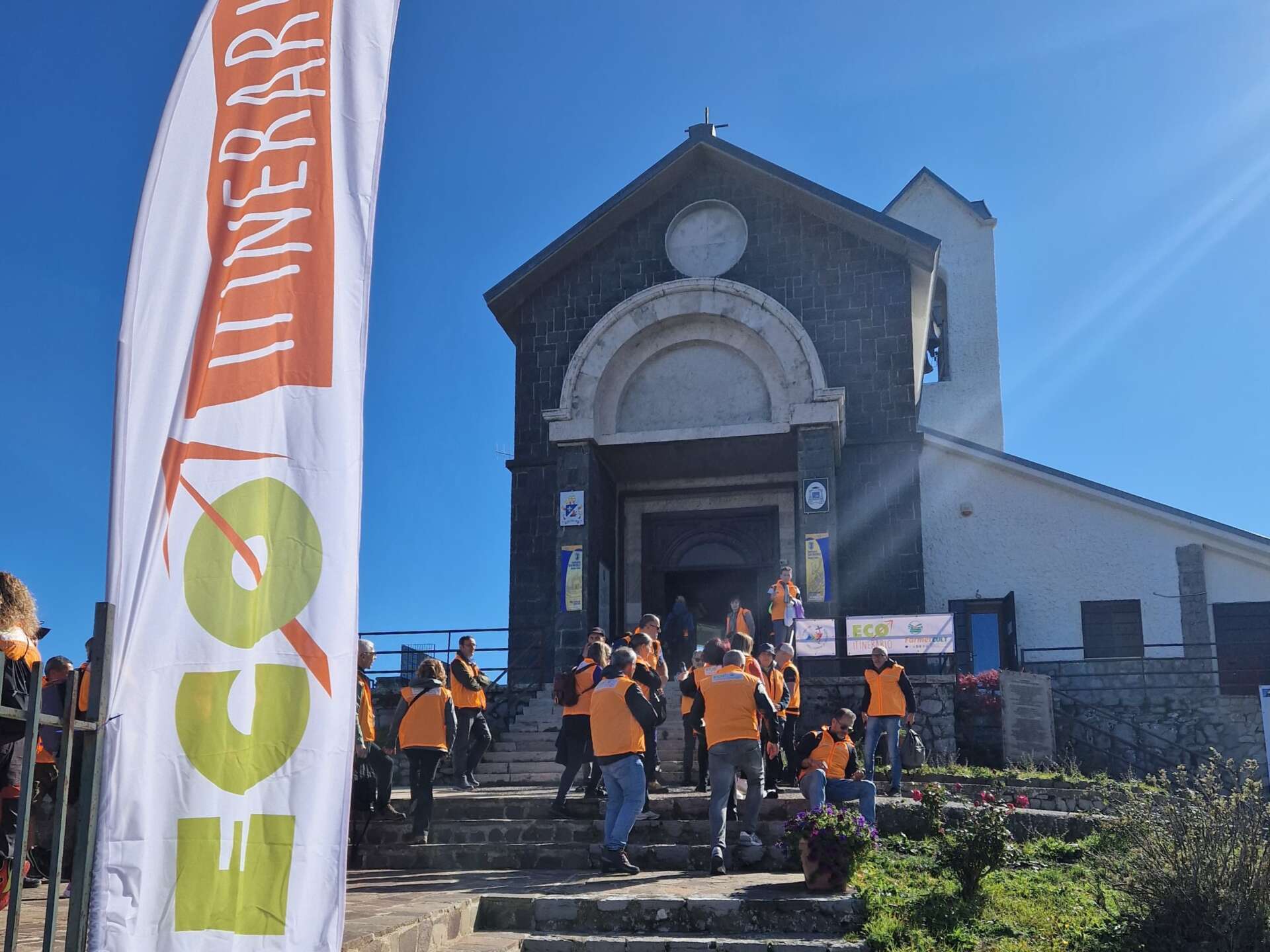 Successo degli Eco itinerari: oltre 100 escursionisti sul Monte Faito tra spiritualità e agricoltura Successo degli Eco itinerari: oltre 100 escursionisti sul Monte Faito tra spiritualità e agricoltura