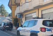 Ladri forzano la serranda e rubano sigarette all’interno di un tabacchino