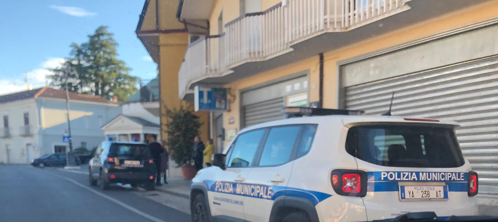 Ladri forzano la serranda e rubano sigarette all’interno di un tabacchino Ladri forzano la serranda e rubano sigarette all’interno di un tabacchino