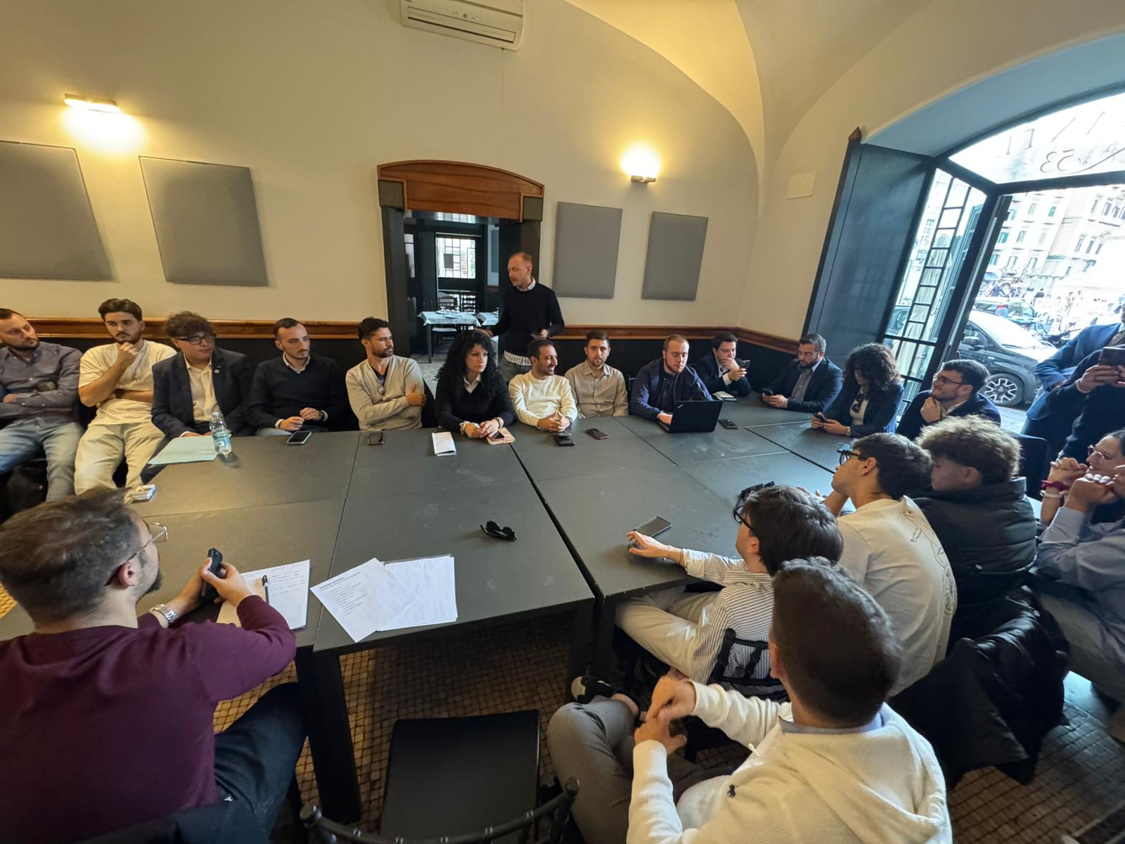 Campania, i giovani protagonisti del cambiamento con Roberto Fico Campania, i giovani protagonisti del cambiamento con Roberto Fico