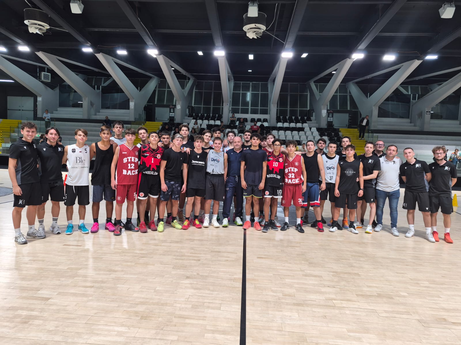 i giovani della dec242 juvecaserta a lezione da coach capobianco