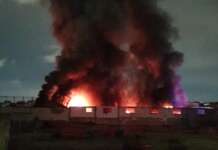 Napoli, scoppia maxi incendio in un capannone di Ponticelli