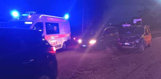 Pontecagnano, 17enne privo di sensi “abbandonato” in strada: scatta l’allarme all’alba