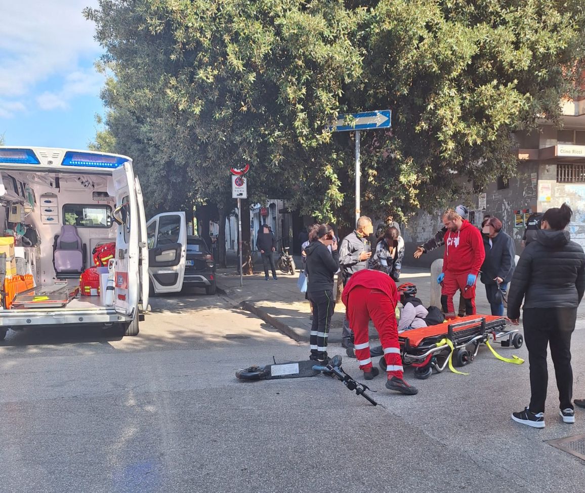 donna investita mentre era alla guida del suo monopattino traffico in tilt nei pressi della stazione