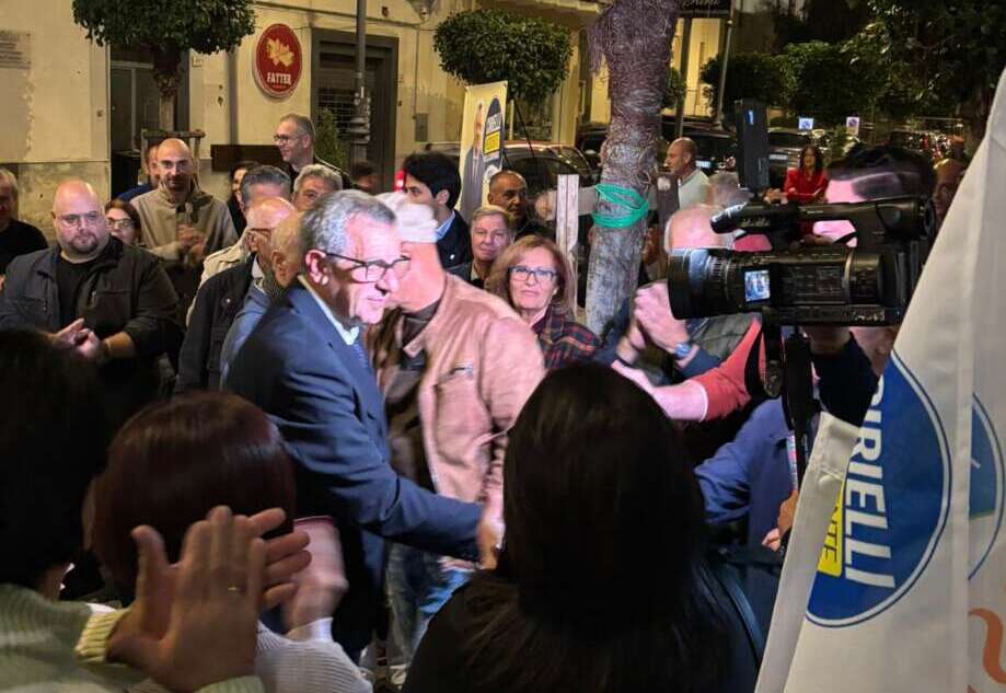 Regionali, Odierna al fianco di Cirielli: inaugurato il comitato elettorale a Sarno Regionali, Odierna al fianco di Cirielli: inaugurato il comitato elettorale a Sarno