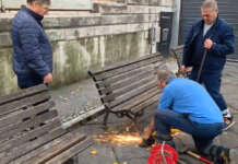 Rione Carmine, smontate le panchine: contrasto ai senzatetto