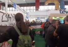 Protesta contro Teva e attivisti arrestati: sono un caso al Comune di Napoli, ricordando la mozione