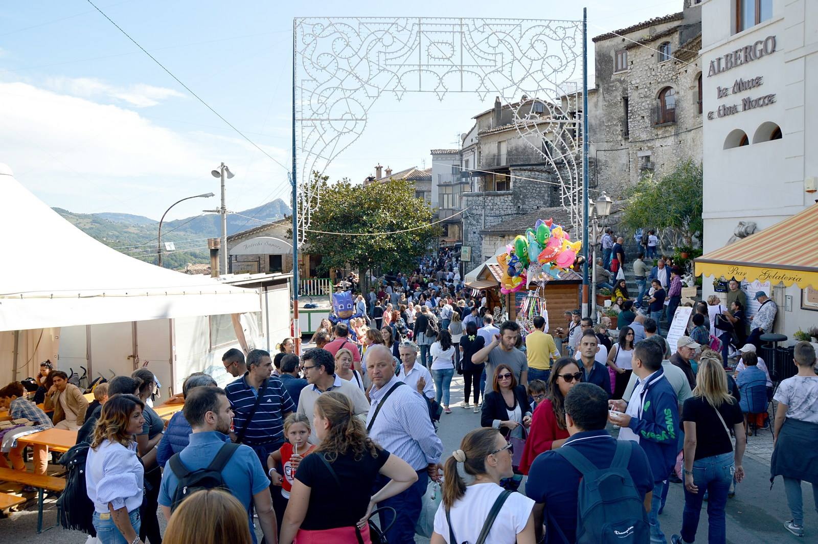 sagra dei funghi a cusano mutri trovati 12 lavoratori irregolari multe per oltre 50mila euro