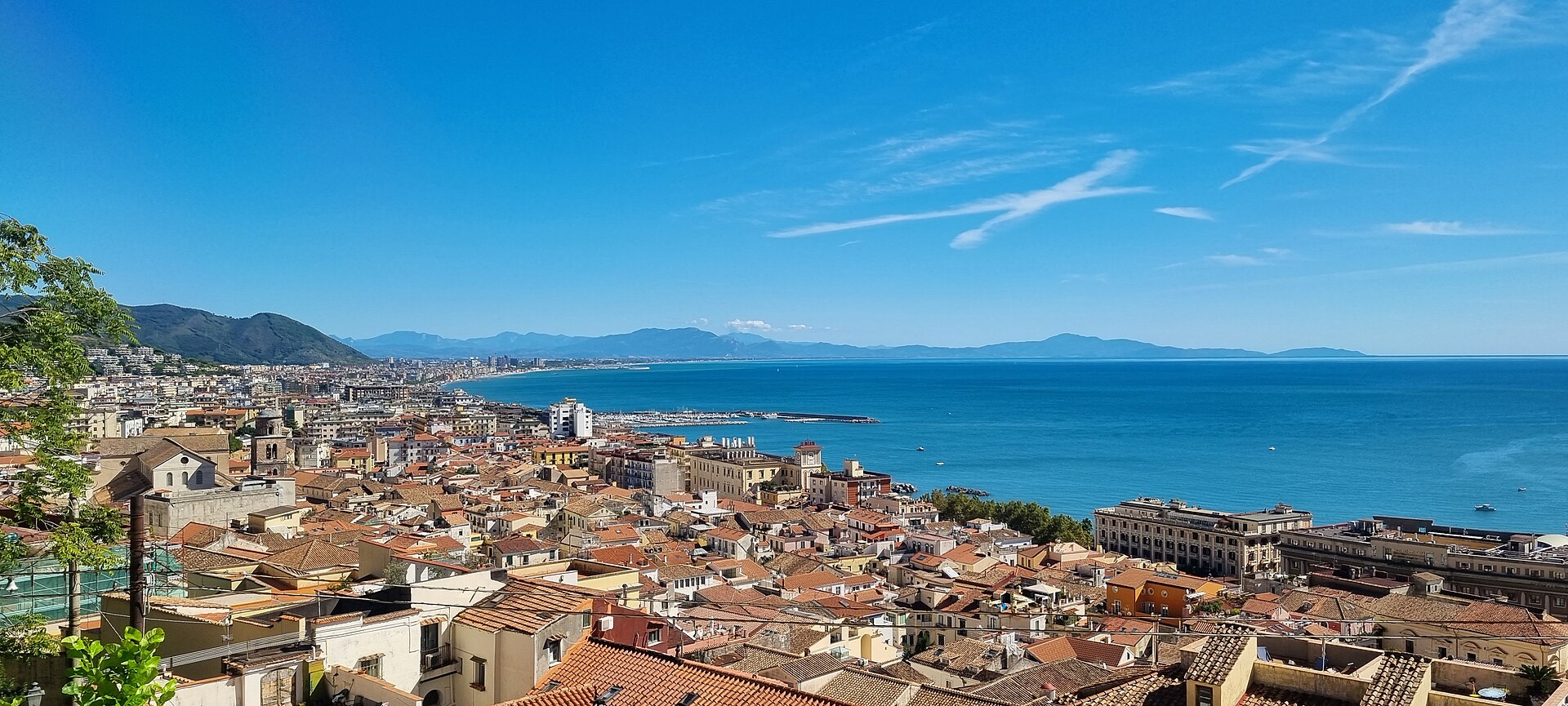Ventimila euro in borse di studio e nuovi bonus sociali: l’impegno dell’Ebt Salerno per il settore turistico Ventimila euro in borse di studio e nuovi bonus sociali: l’impegno dell’Ebt Salerno per il settore turistico