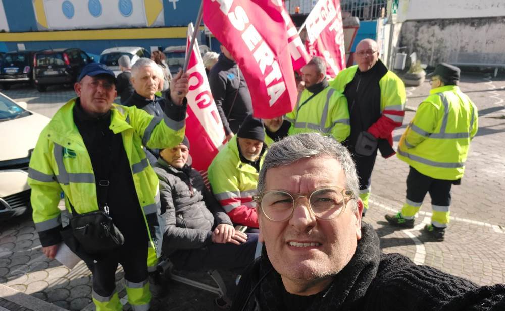 curti mancati pagamenti ai lavoratori dell8217igiene ambientale la fp cgil proclama lo sciopero