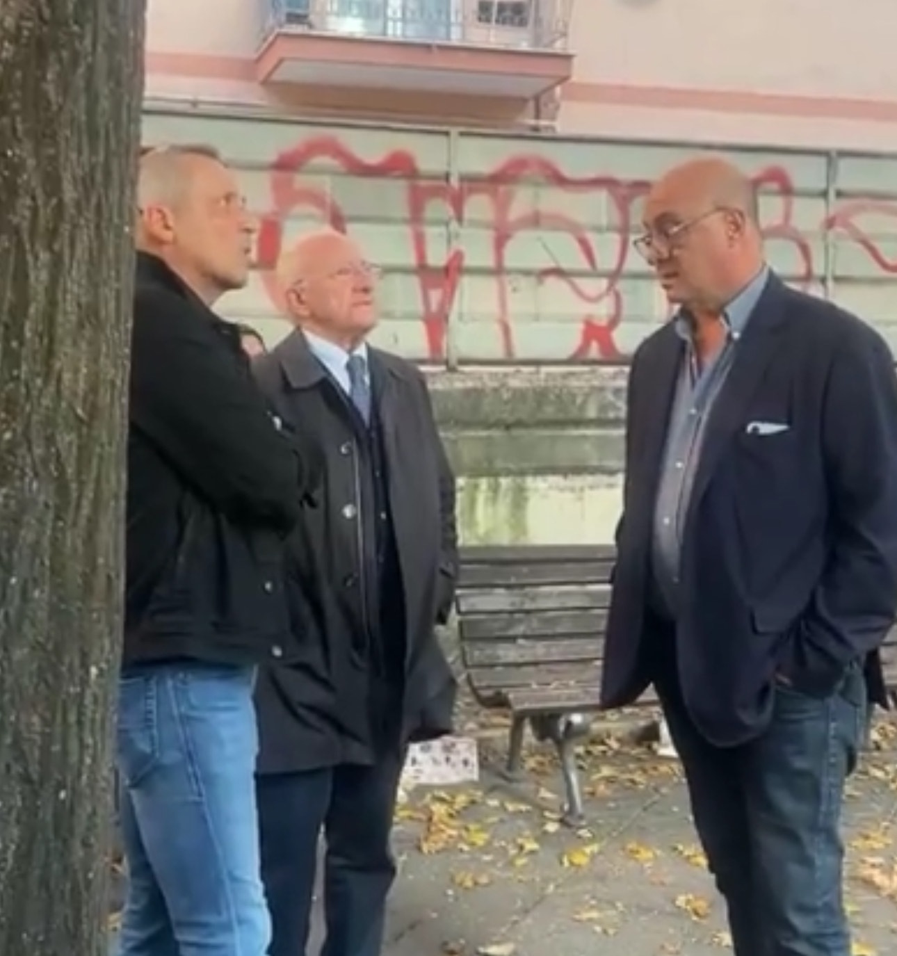 VIDEO/ Rione Carmine, sopralluogo del presidente De Luca VIDEO/ Rione Carmine, sopralluogo del presidente De Luca