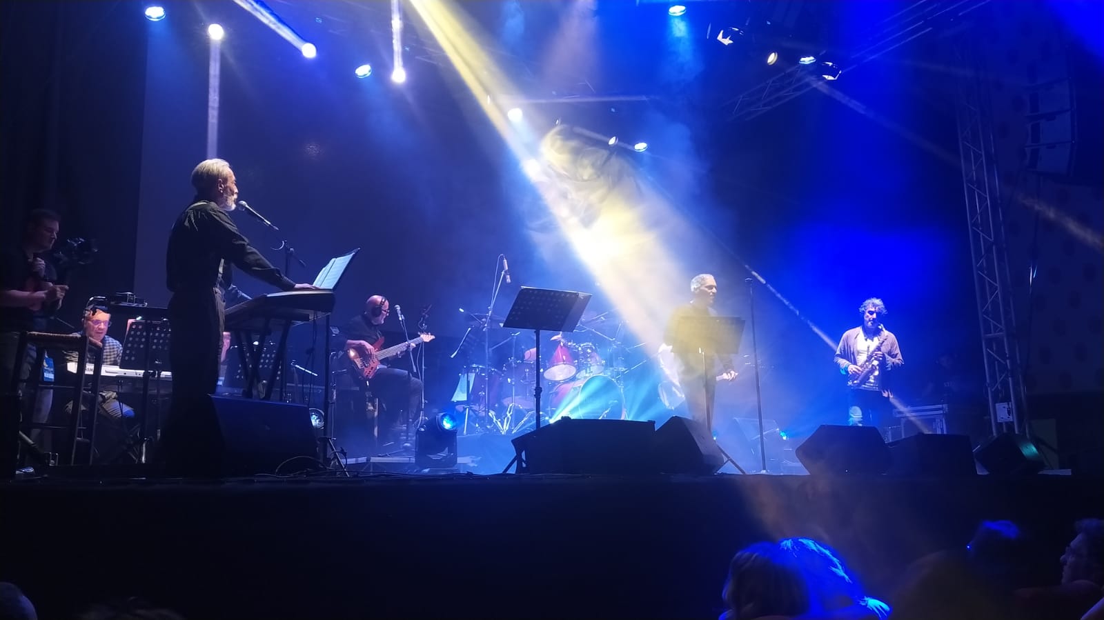 VIDEO&FOTO/ ‘Sta luna pare ‘na scorza ‘e limone: l’Opera Squallid Orchestra infiamma il San Marco VIDEO&FOTO/ ‘Sta luna pare ‘na scorza ‘e limone: l’Opera Squallid Orchestra infiamma il San Marco