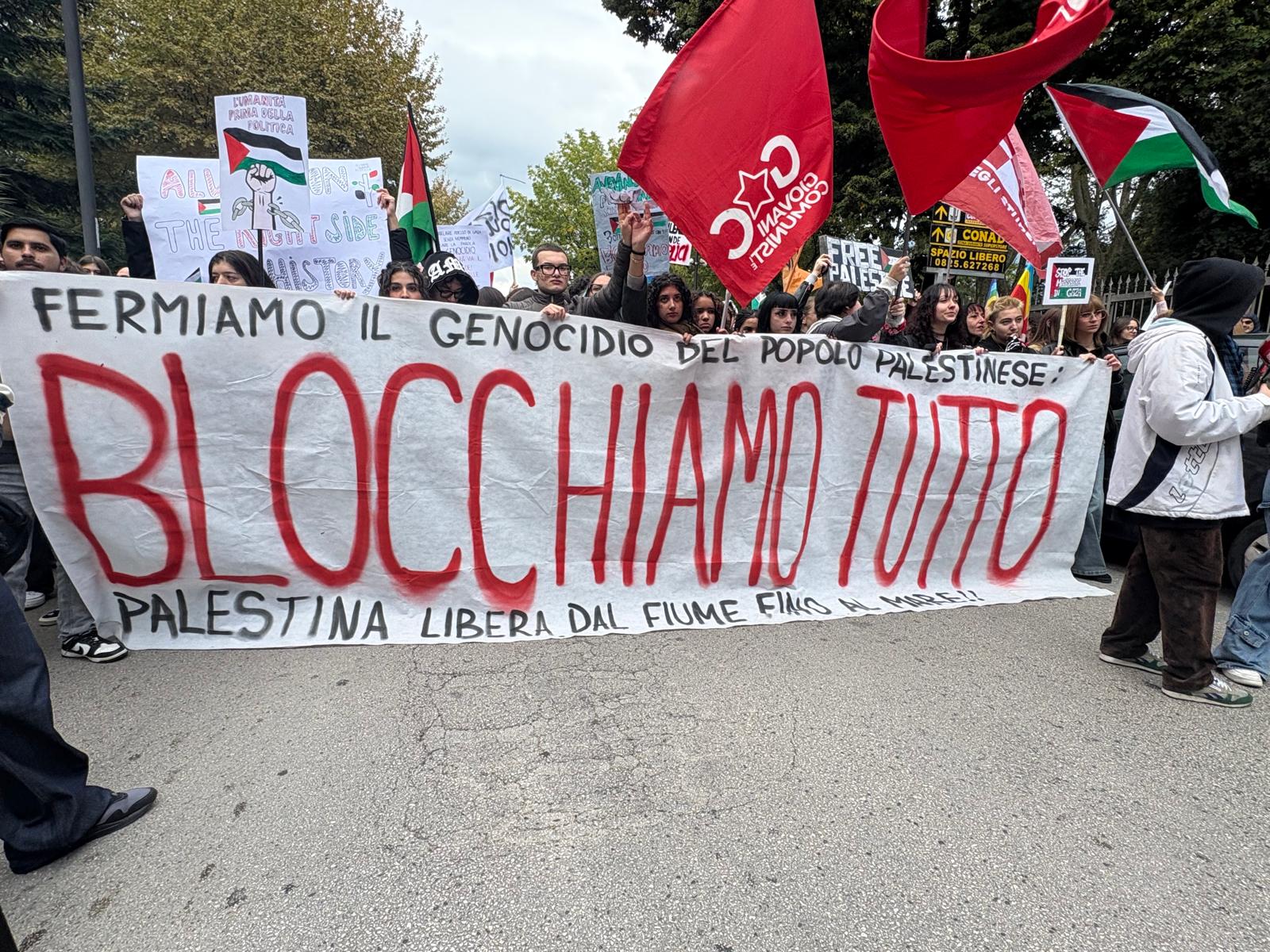 video foto palestina libera o blocchiamo tutto irpinia in piazza