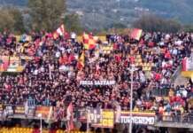 Il grande cuore della Curva Sud, striscione per il 17enne aggredito a Montesarchio: “Forza Gaetano”