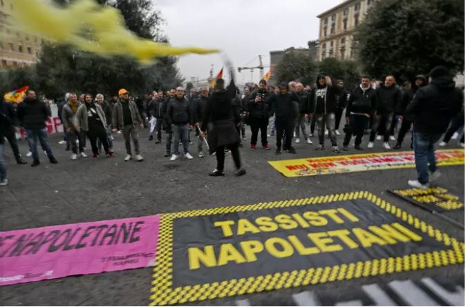 tassisti napoletani tariffe predeterminate senza un piano traffico