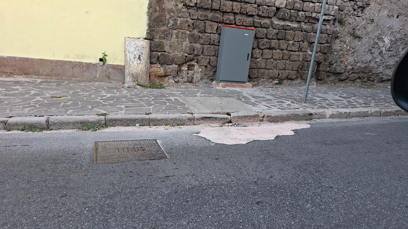 Via Gran Maestrato di San Lazzaro già con il manto rovinato, Antropoli: “Un vero disastro” Via Gran Maestrato di San Lazzaro già con il manto rovinato, Antropoli: “Un vero disastro”