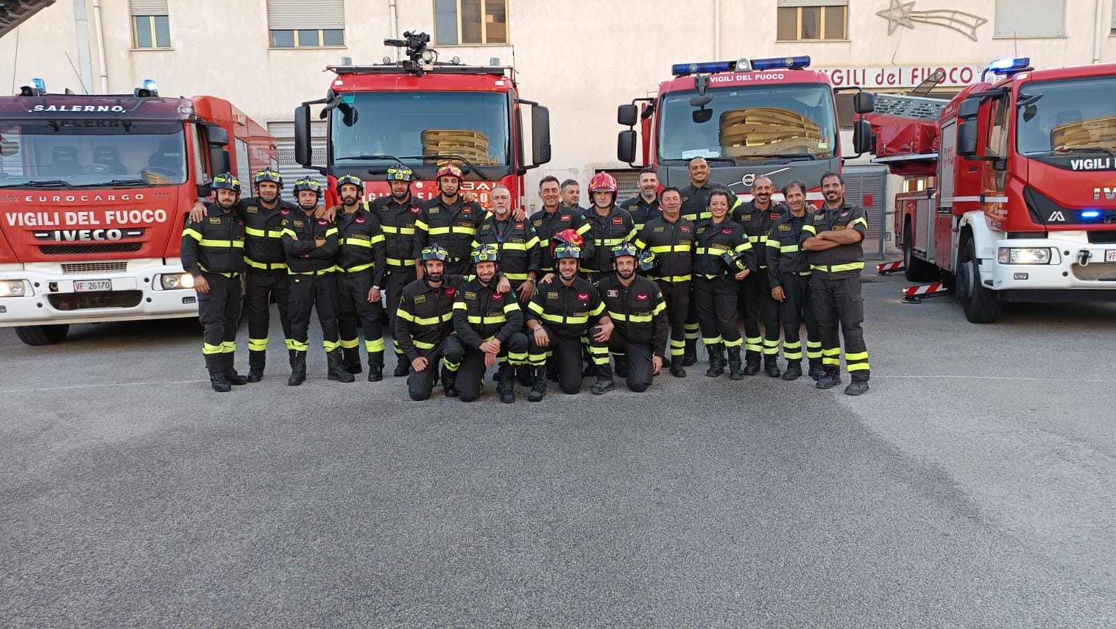 eboli festa per il pensionamento del capo reparto dei vigili del fuoco coviello subentra marotta