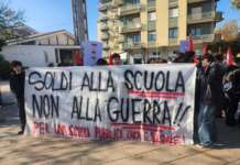 FOTO/ “Soldi alla scuola, non alla guerra”: studenti e Cgil in piazza