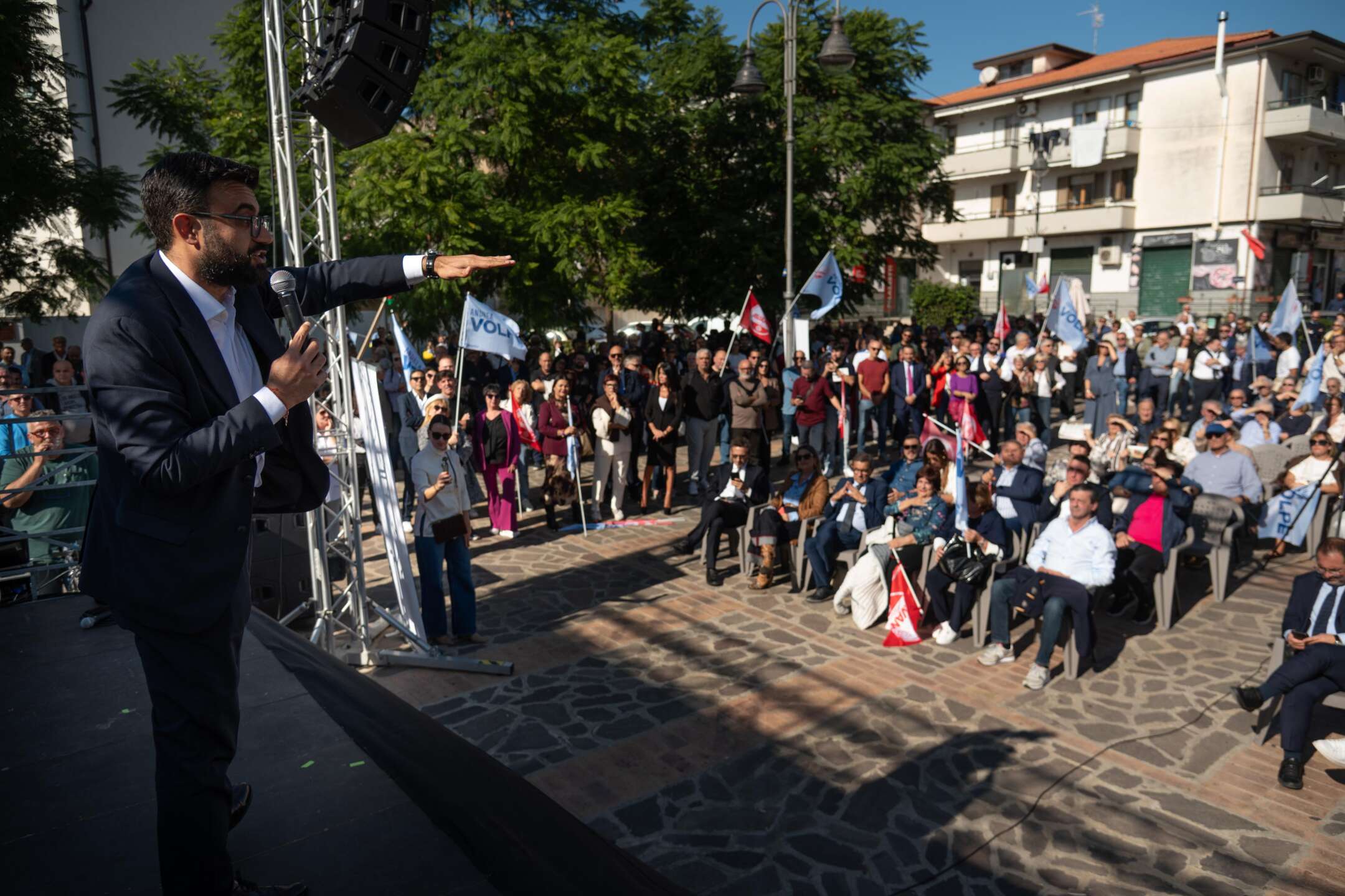 Il territorio abbraccia Volpe: oltre mille persone per la ‘rivoluzione gentile” Il territorio abbraccia Volpe: oltre mille persone per la ‘rivoluzione gentile”