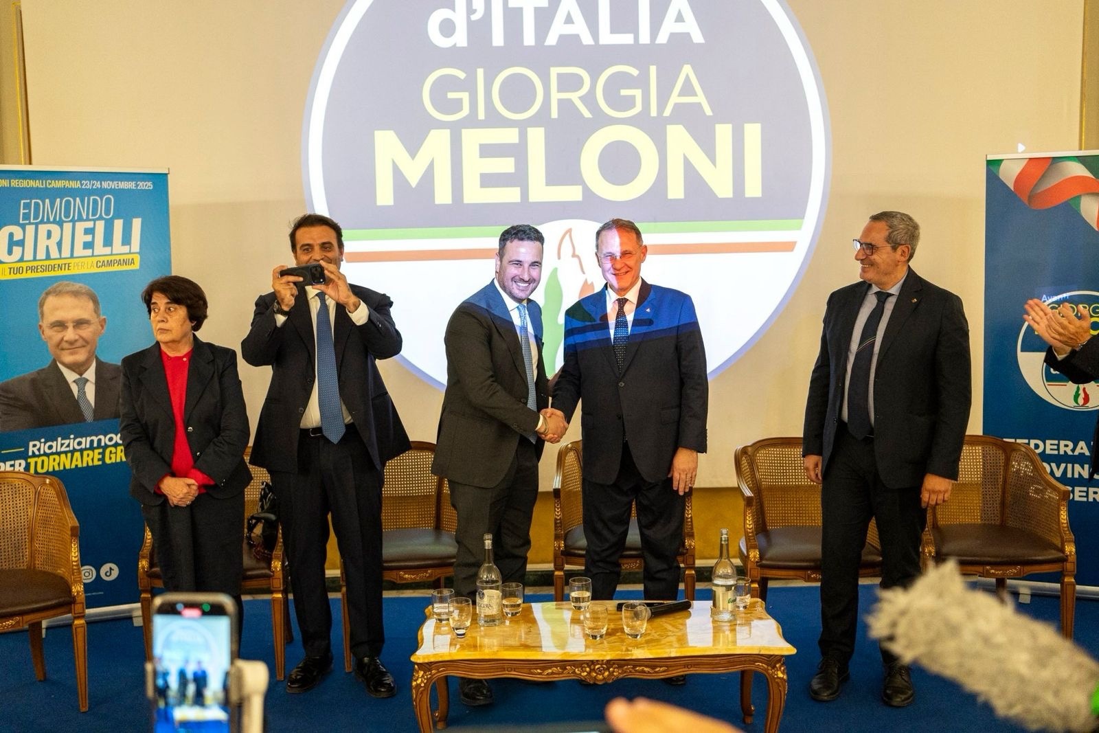 Cirielli a San Tammaro, accolto dal candidato al Consiglio Regionale Errico Scala Cirielli a San Tammaro, accolto dal candidato al Consiglio Regionale Errico Scala