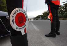 In auto 25 chili di vongole non tracciabili, denunciato