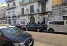 Diciottenne ucciso, portato di corsa in ospedale da due amici