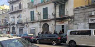 Diciottenne ucciso, portato di corsa in ospedale da due amici