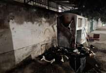 Contenitore di abiti usati danneggiati: la denuncia dell’Asia