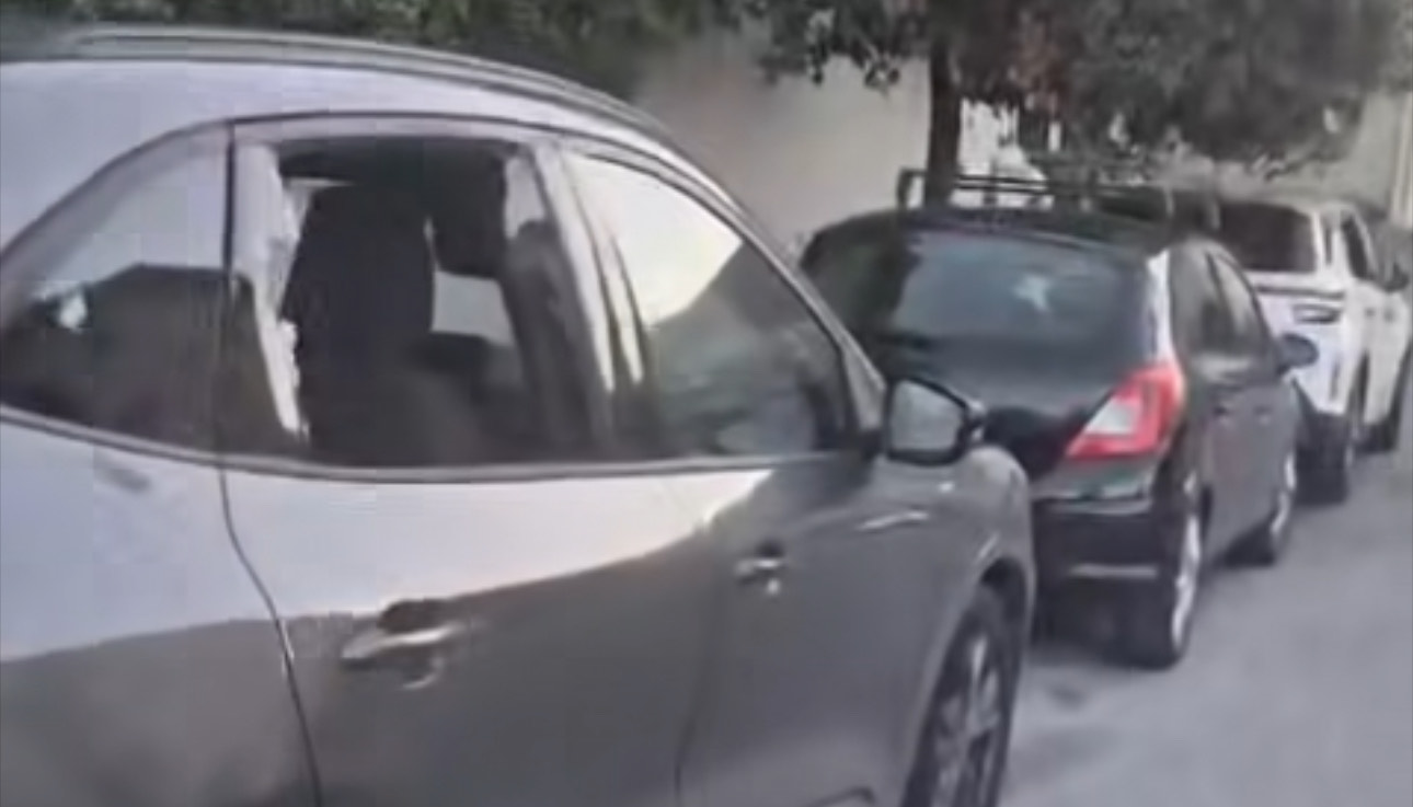 Salerno, raid su tre auto: furti e vetri rotti Salerno, raid su tre auto: furti e vetri rotti