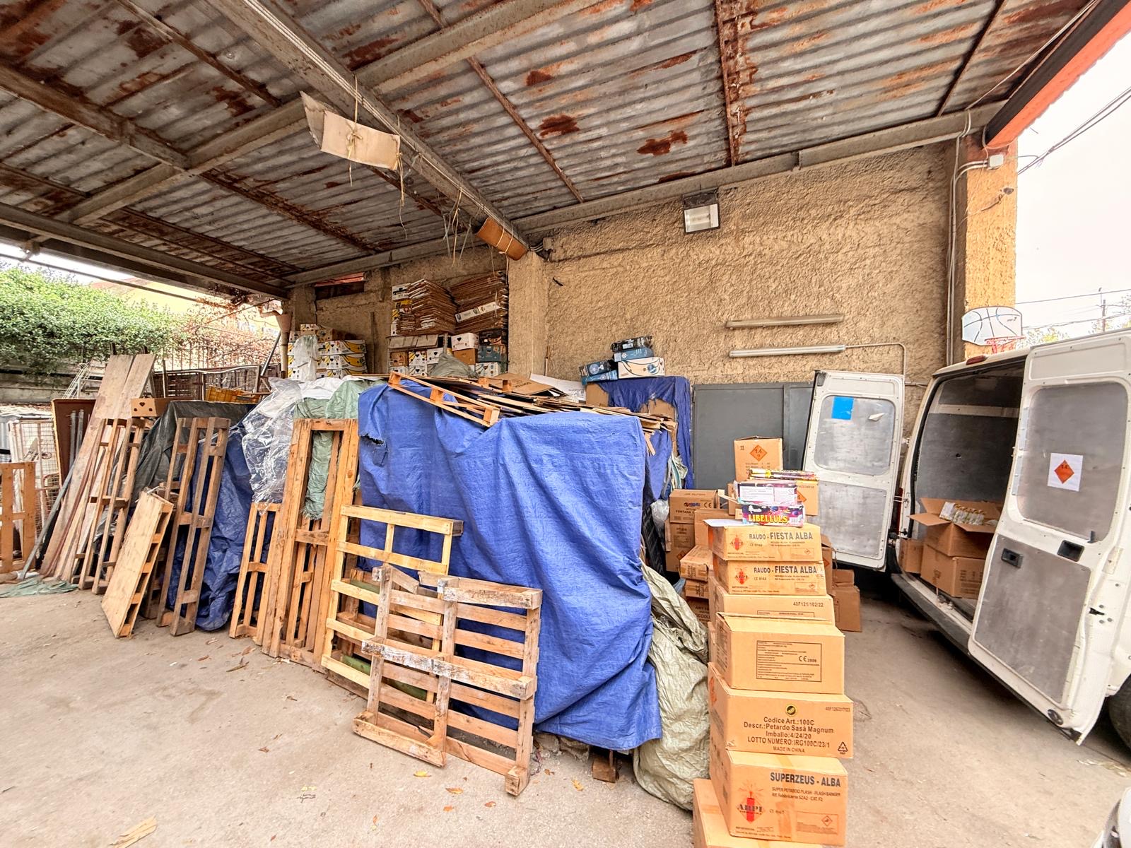 Polizia Locale: Sequestro di ingente quantitativo di materiale esplosivo in un deposito abusivo della zona industriale Polizia Locale: Sequestro di ingente quantitativo di materiale esplosivo in un deposito abusivo della zona industriale