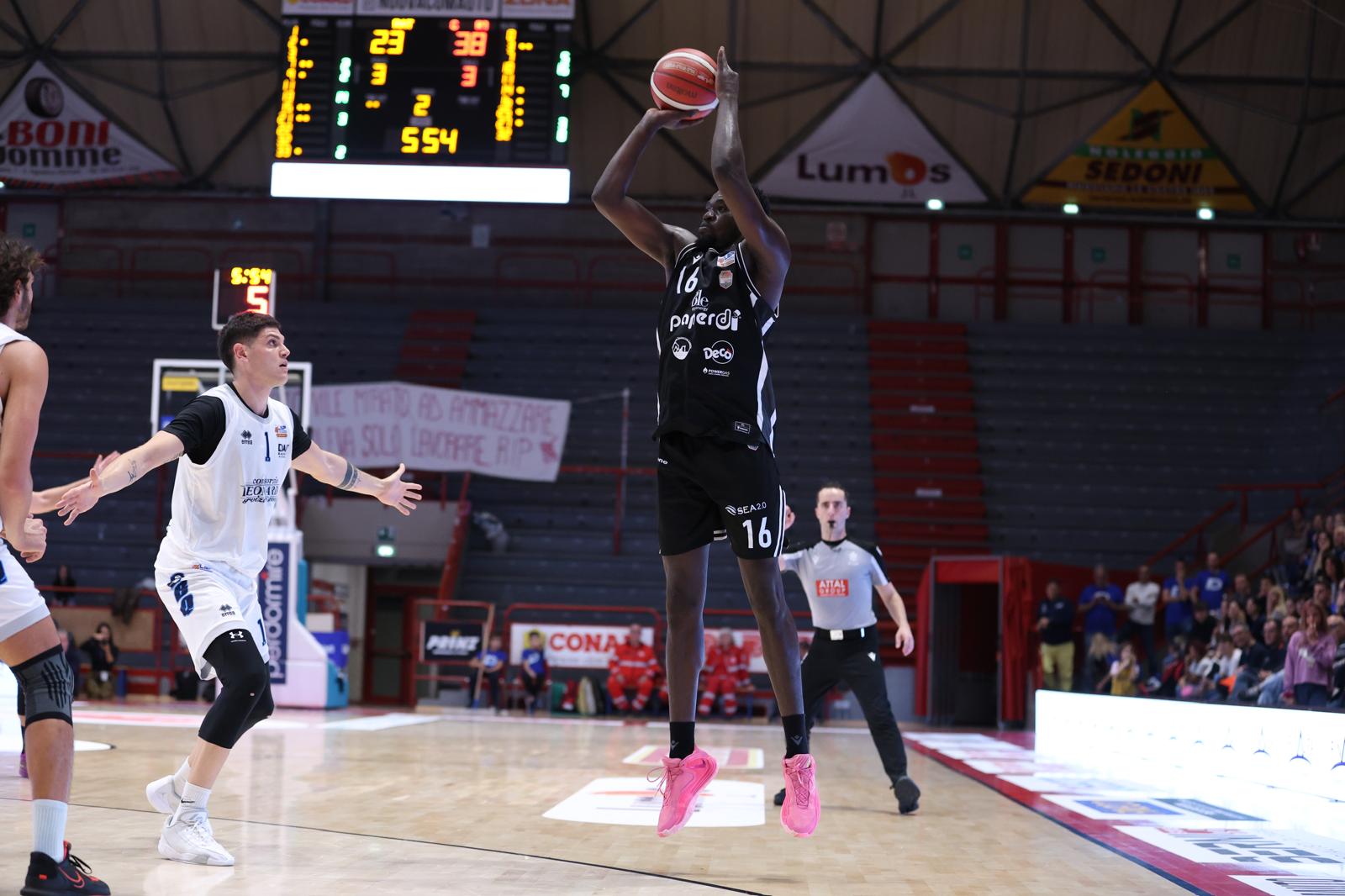 FOTO/ Paperdi Juvecaserta, ritorno al successo FOTO/ Paperdi Juvecaserta, ritorno al successo