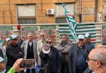 Protesta dei pensionati della Cisl davanti alla Regione Campania