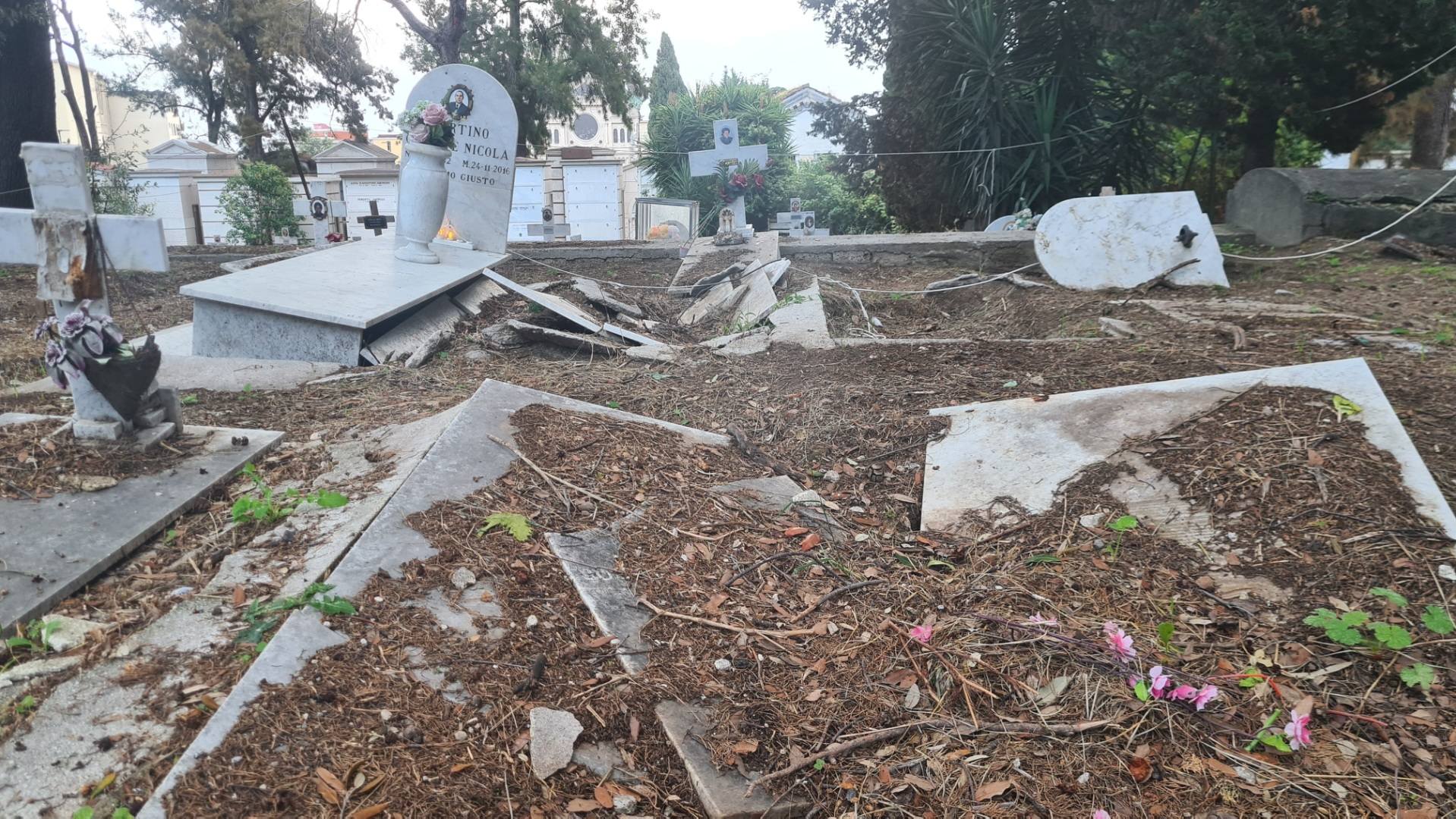 Muscarà: “Il cimitero di Poggioreale trasformato in simbolo del degrado amministrativo”