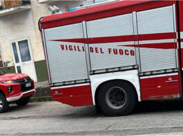 Incendio in un’abitazione, proprietario prova a spegnerlo e resta ustionato