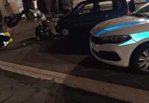 Disabile su veicolo elettrico investito da un’auto: l’episodio a Piazza Castello in piena Ztl