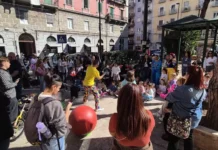 Nascondino, tiro alla fune e mosca cieca: si gioca in piazza