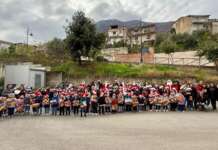 Paupisi, Babbo Natale arriva a scuola… a colpi di clacson