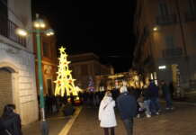‘InCanto di Natale’, illuminato anche l’albero donato alla Croce Rossa