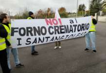 FOTO/ “No al forno crematorio”: la comunità risponde