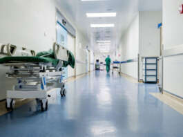 Incinta al settimo mese, in ospedale con dolori: muore insieme alla figlia