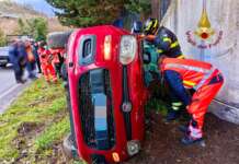 Auto si ribalta in autostrada: mamma e bimbe salve per miracolo