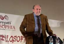 Galimberti a Benevento: ‘L’amore che trasforma l’io, il patriarcato latente e la politica che manipola chi non sa più capire’