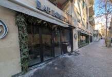 Capodanno a Napoli, a fuoco anche una pizzeria del Vomero