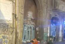 Palazzo Moscati sgomberato, la denuncia: “Abbandonato da 3 anni, Comune di Napoli che fa?”