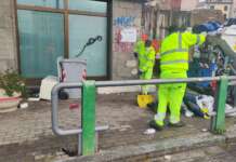 L’Asia rimuove 6 quintali di rifiuti da via Nuova Marina a Napoli